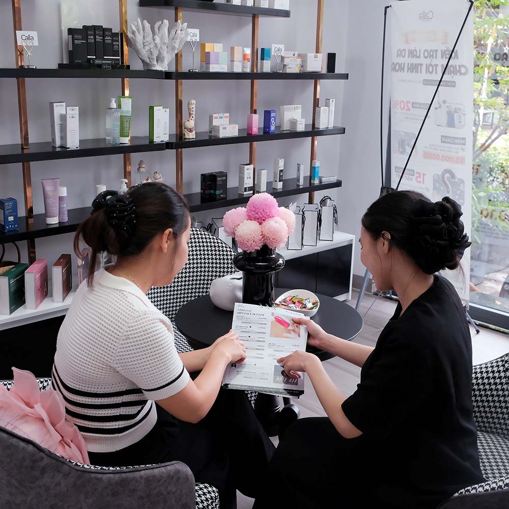 Khách hàng chăm sóc và phục hồi tóc của Calla